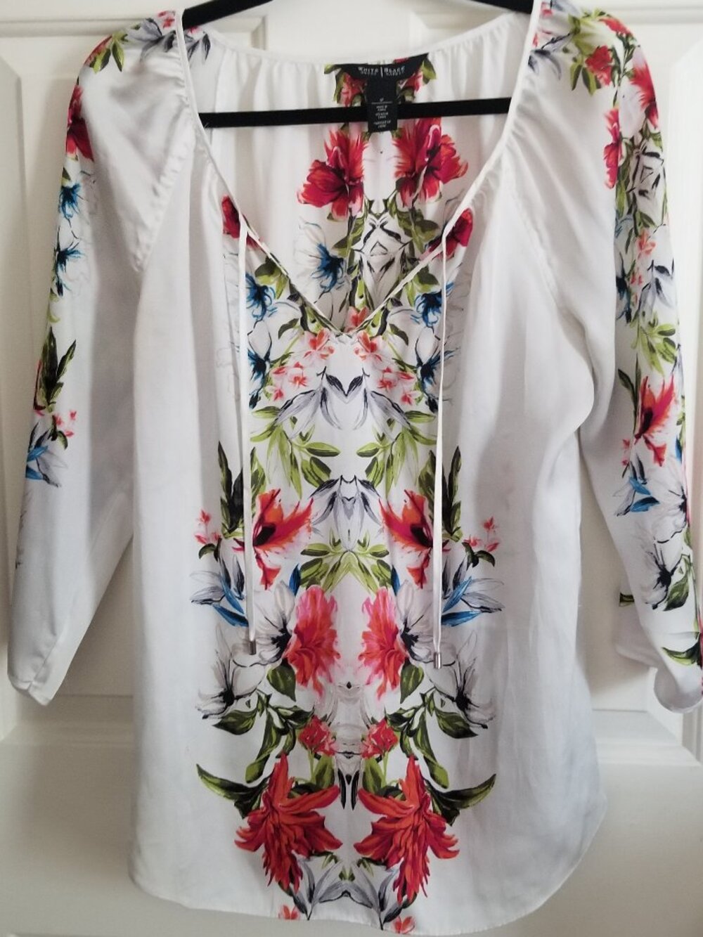 WHITE HOUSE BLACK MARKET FLORAL blouse M